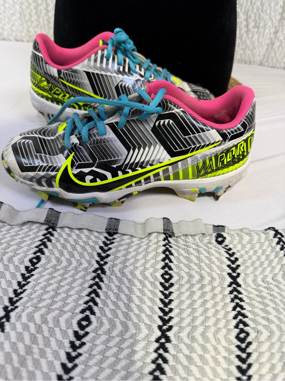 Girls softball shoes 5.5 Nike